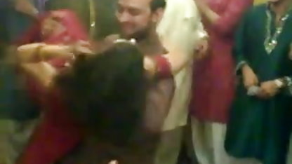 गर्म युवा सुनहरे बालों वाली नौकरानी पिटाई करने के लिए उसके फुल सेक्सी फिल्म ब्लू पिक्चर प्रबंधक कार्यालय में
