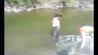 गर्म एशियाई किशोरों की सवारी एक सफेद सेक्सी पिक्चर एचडी फुल एचडी आदमी पर एक मुर्गा