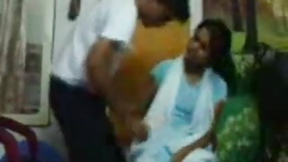 पतला आदमी लड़की बिल्ली मुर्गा सफेद मोज़ा सेक्सी पिक्चर फुल एचडी हिंदी मूवी में रसोई घर की मेज पर