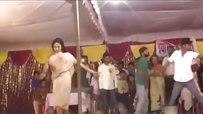 में एक अश्लील अभिनेता के साथ एक दोस्त सेक्सी पिक्चर फुल एचडी मूवी पर एक नौका