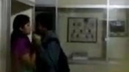 वसा फुल ब्लू सेक्सी पिक्चर औरत लाल अधोवस्त्र में कैमरामैन देता है और गड़बड़ हो जाता है कुत्ते शैली