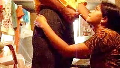 संचिका किम्बर ली तेल से सना हुआ ब्लू फुल सेक्स और एक मजबूत आदमी के साथ बिल्ली में गड़बड़