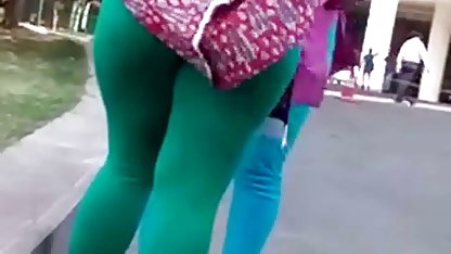 एक सो रही लड़की के चेहरे पर ब्लू फुल सेक्स कमबख्त