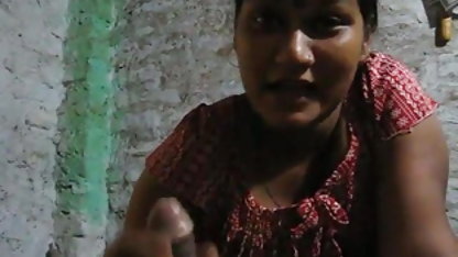 गर्म रूसी टिंका बनाता है एक नरम पैर के साथ तलवों सेक्सी फुल पिक्चर वीडियो के लिए!